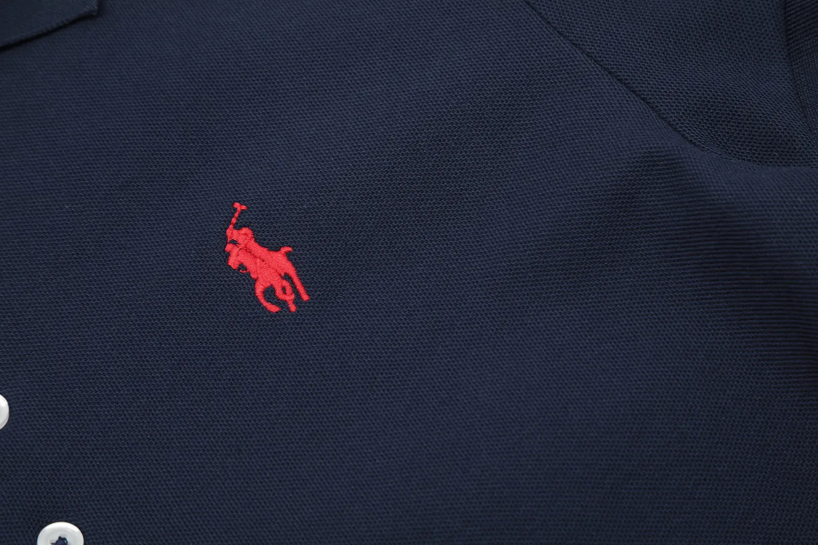 🅿️152 "Top quality" Style number: DS004# (not off the shelves all year round) [Ralph Lauren classic pony embroidered lapels women's slim fit POLO short sleeves] ✅Ralph Lauren Ralph Lauren classic basic women's all-match slim fit POLO short sleeves ✅Main supplier platform live broadcast Wholesale entities Replenish when out of stock Not off the shelves ✅ZP quality 1:1 pattern making Scan the code to enter the GF website Z cabinet quality ✅Details and quality are the only one in Guangzhou. Imported pique fabrics focus on high-end and cost-effective. Needless to say good quality. ✅The version is restored to the original order. The maximum size can be worn up to 130 pounds. Loose, comfortable and stress-free.
